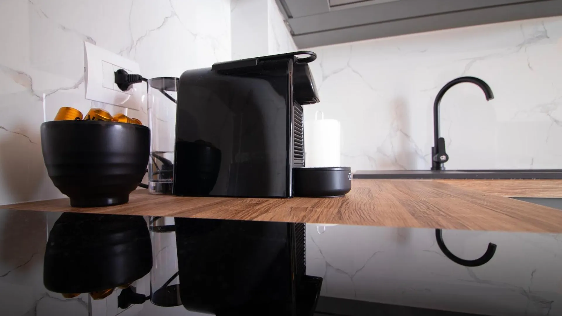 Modern Central Seaview Apartment Saranda